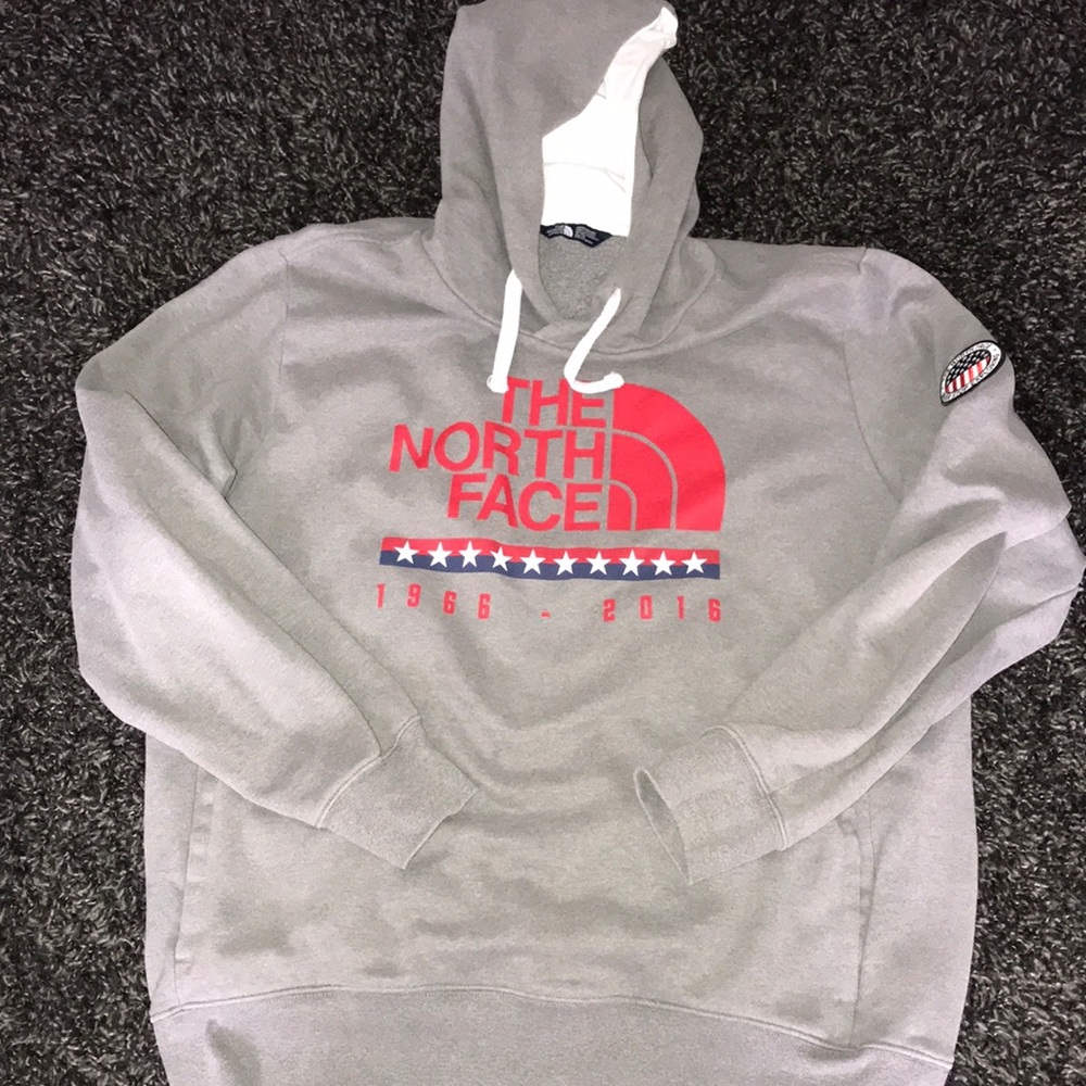Men’s NorthFace hoodie